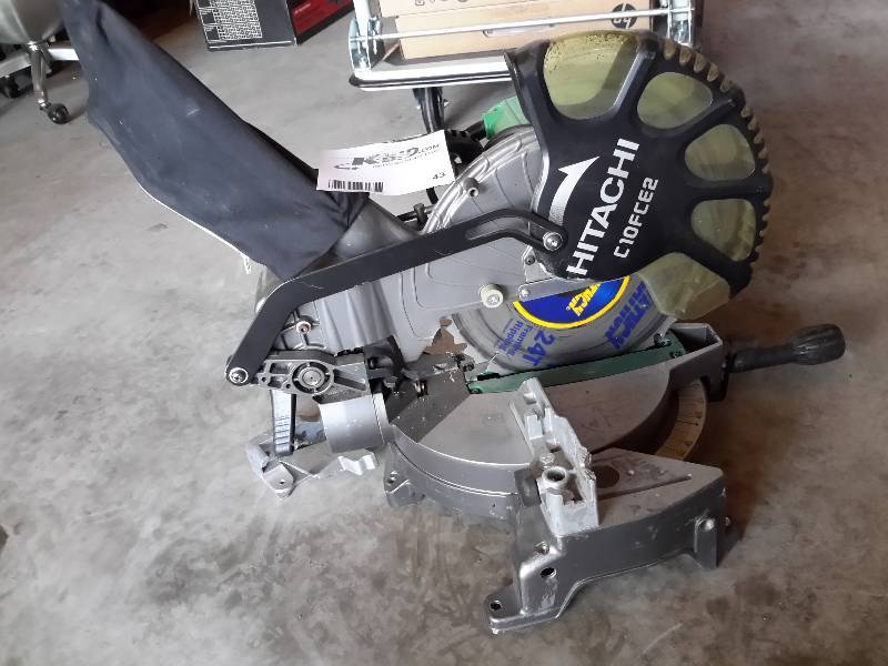 lot 43 image: Hitachi, C 10FCE2 10in Compound Miter Saw