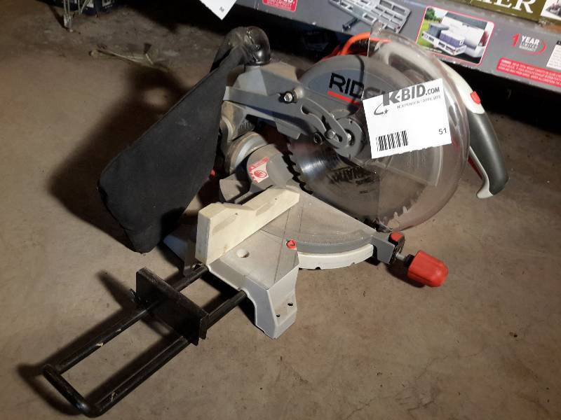 lot 51 image: Ridgid, Model MS1080 1 10 in Compound Miter Saw