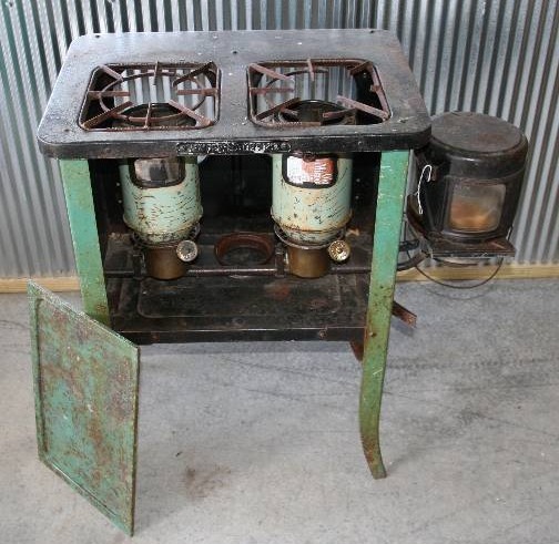 lot 48 image: Antique Stove
