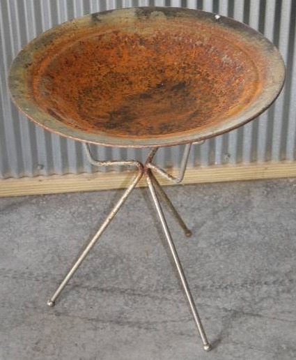 lot 49 image: Bird Bath