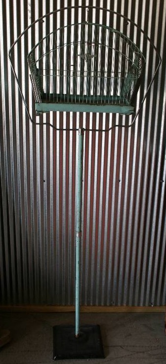 lot 52 image: Vintage Bird Cage and stand
