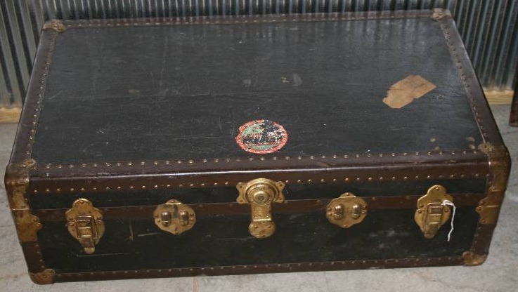 lot 54 image: Vintage Trunk