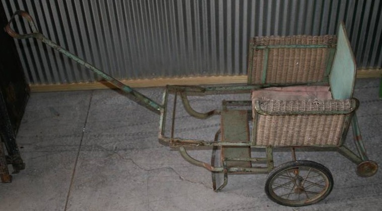 lot 56 image: Vintage Perambulator