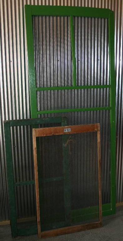 lot 58 image: Vintage Screen Windows and Screen Door