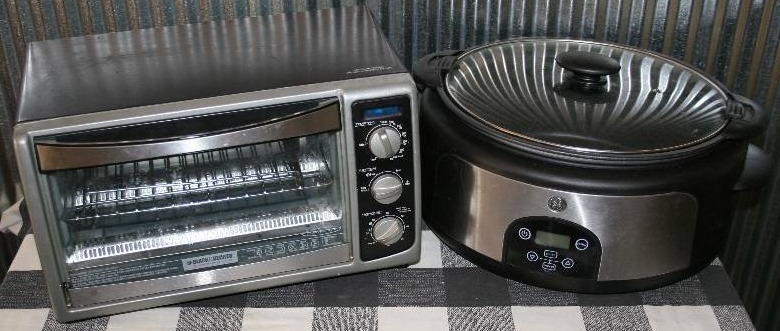 lot 73 image: Toaster Oven and Slow Cooker