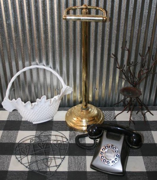 lot 77 image: Home Dcor