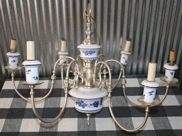 lot 79 image: Hanging Chandelier