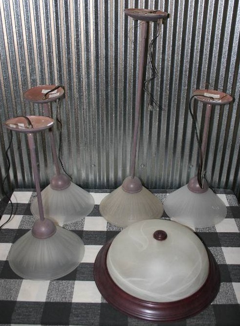 lot 80 image: Light Fixtures