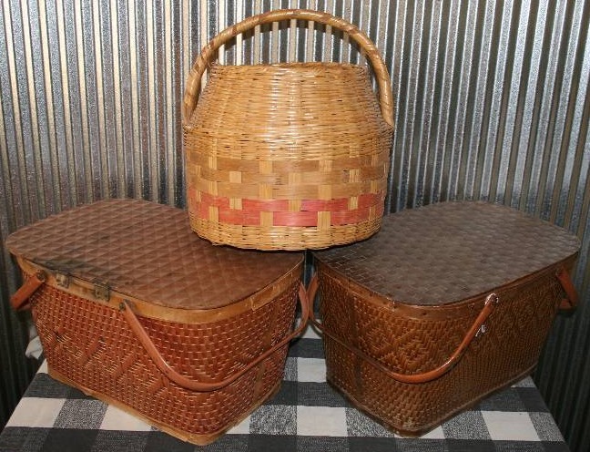 lot 83 image: Picnic Baskets