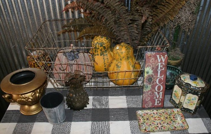 lot 95 image: Assorted Home Dcor