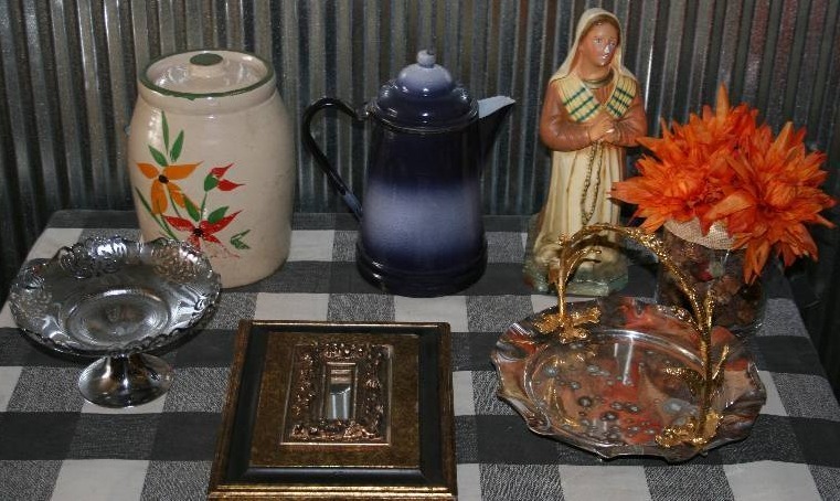 lot 97 image: Assorted Home Dcor