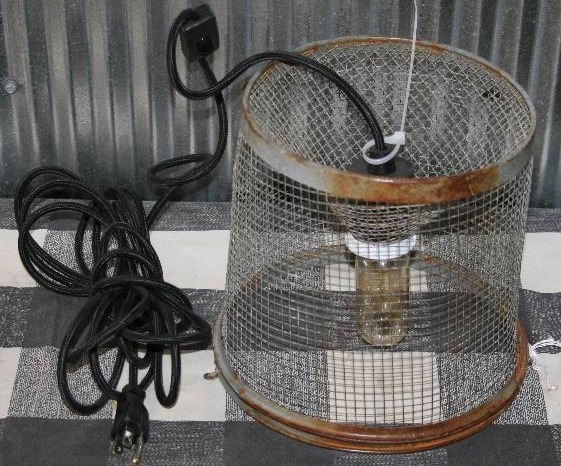 lot 102 image: Pendant Light