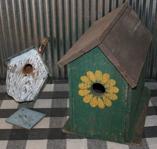 lot 118 image: Two Bird Houses