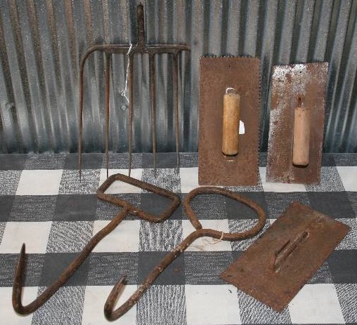 lot 124 image: Hay Hooks, Trowels, and Hay Fork Head