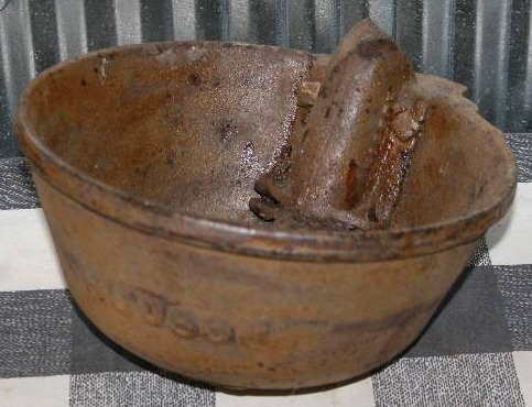 lot 126 image: Cast Iron Farm Water Bowl