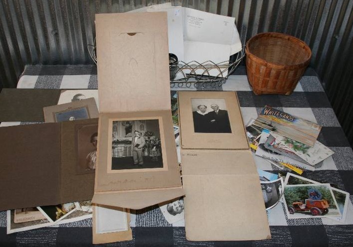 lot 129 image: Vintage Photographs, Postcards, and More