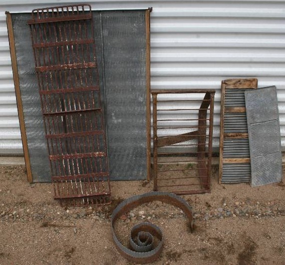 lot 135 image: Assorted Metal Pieces