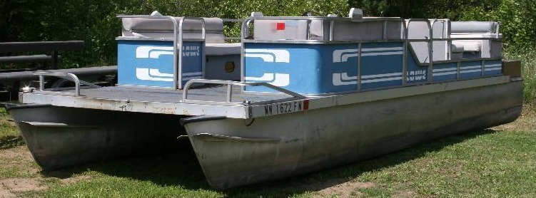 lot 3 image: Pontoon