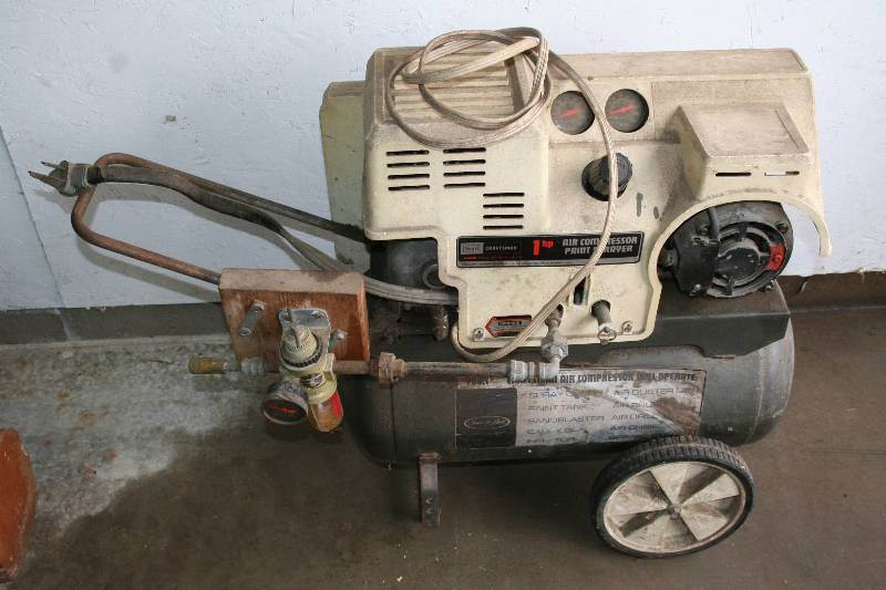 lot 23 image: Air Compressor