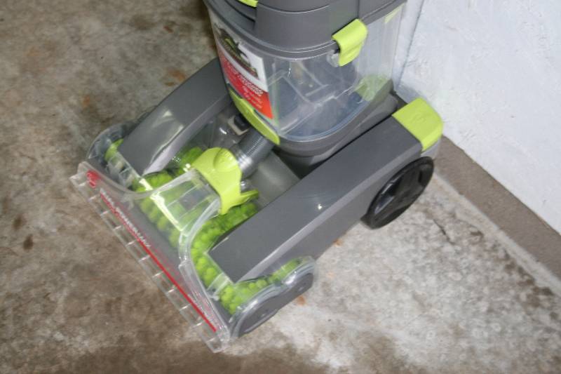 lot 27 image: Carpet Cleaner