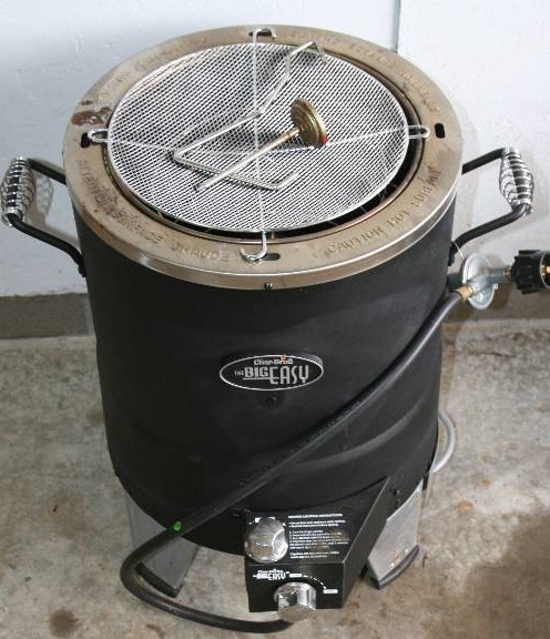 lot 30 image: Oilless Turkey Fryer