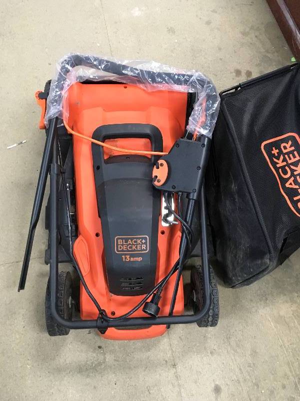 lot 23 image: Black & Decker 20 in. 13-Amp Corded Electric Walk Behind Push Lawn Mower in working conditions