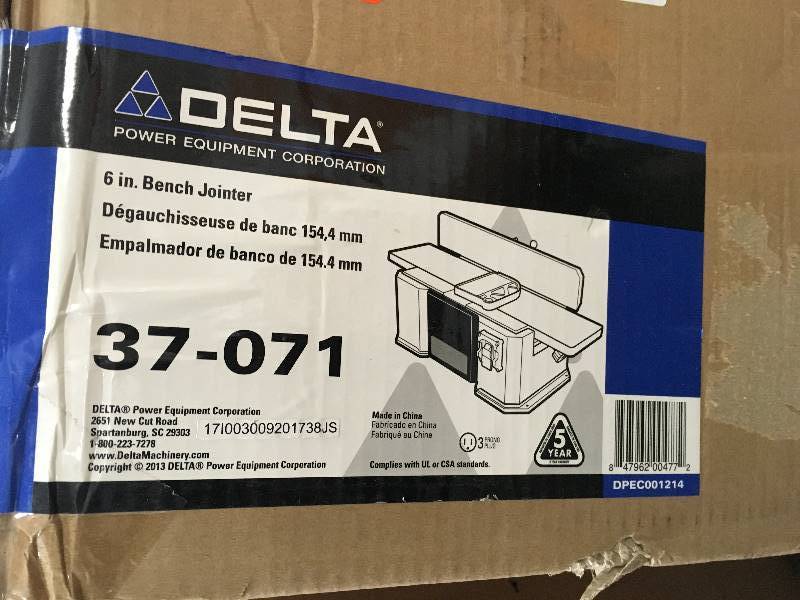 lot 4 image: Delta 12 Amp 6 in. Corded Jointer not used like new