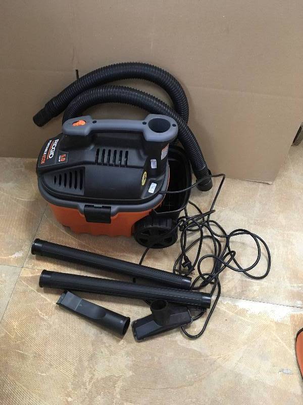 lot 6 image: 4 Gal. 5.0-Peak HP Portable Wet Dry Vac in working conditions