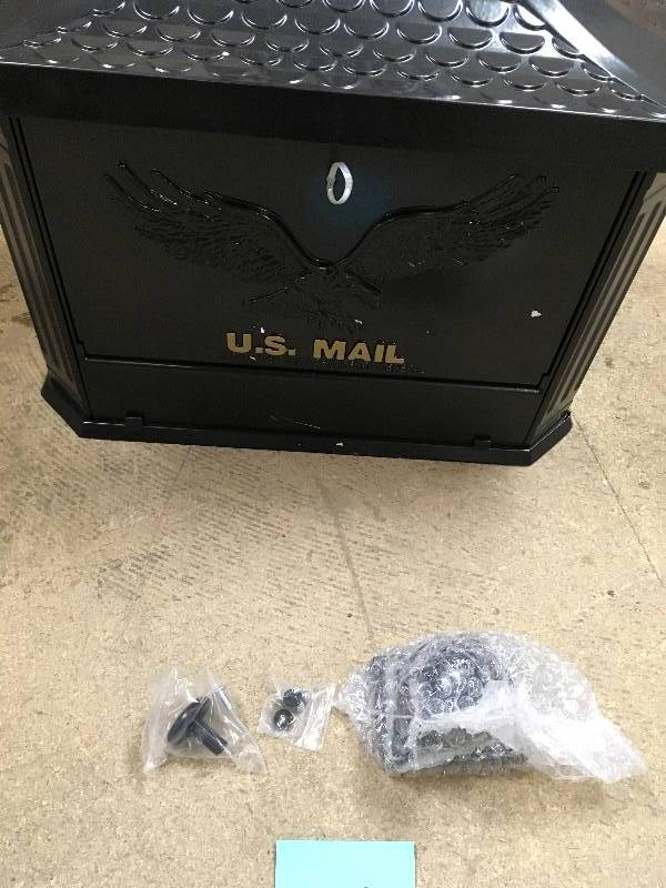 lot 90 image: Large Capacity premium post mount Mailbox