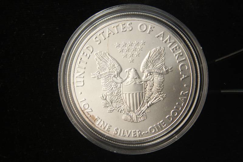 2013 AMERICAN SILVER EAGLE 1 TROY OZ. .999 FINE SILVER DOLLAR IN AIRTITE