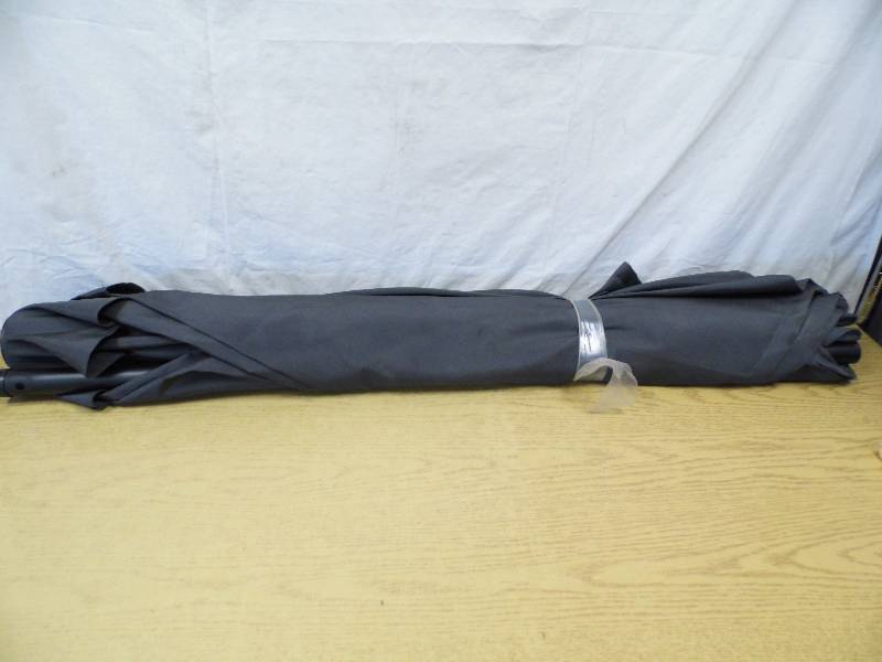 lot 4 image: Patio Umbrella