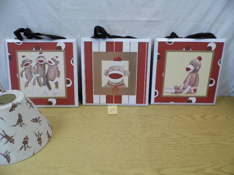 lot 10 image: Sock Monkey Dcor