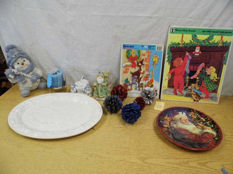 lot 13 image: Holiday Dcor