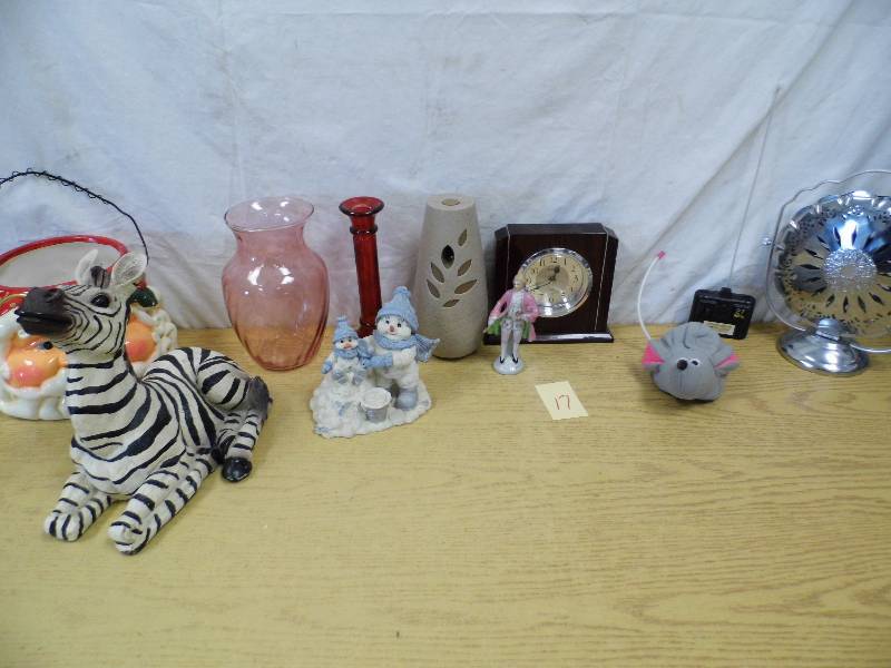 lot 17 image: Dcor