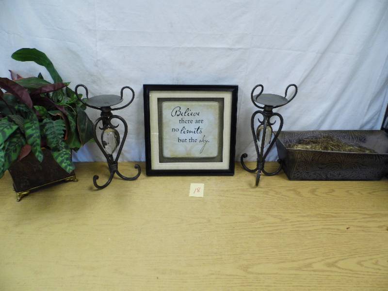 lot 18 image: Dcor