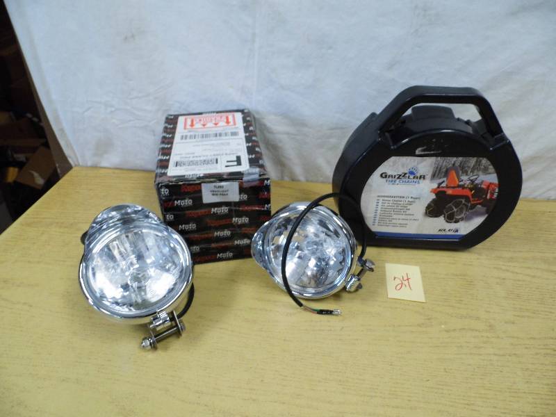lot 24 image: 2 Headlights - Tire Chain