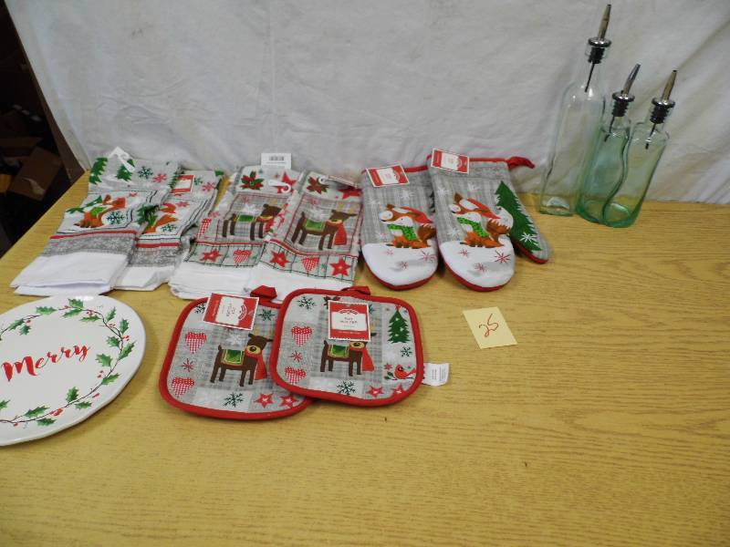 lot 25 image: Towels - Hot Pads - Oil Bottles