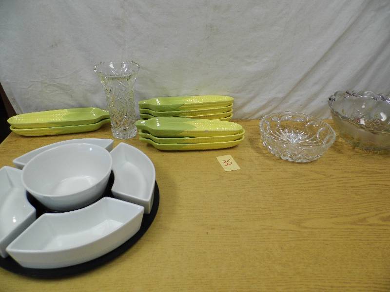 lot 35 image: Lazy Susan - Corn Trays - Bowls