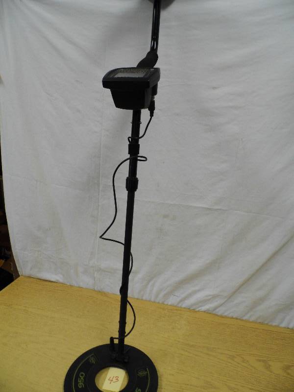 lot 43 image: Prizm 950 Metal Detector