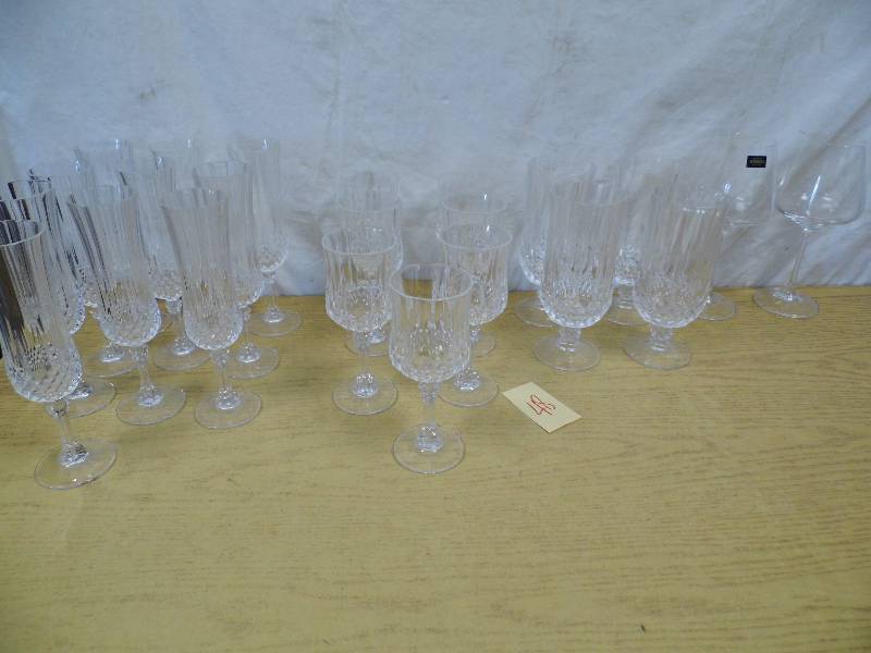 lot 48 image: Crystal StemwareGlasses