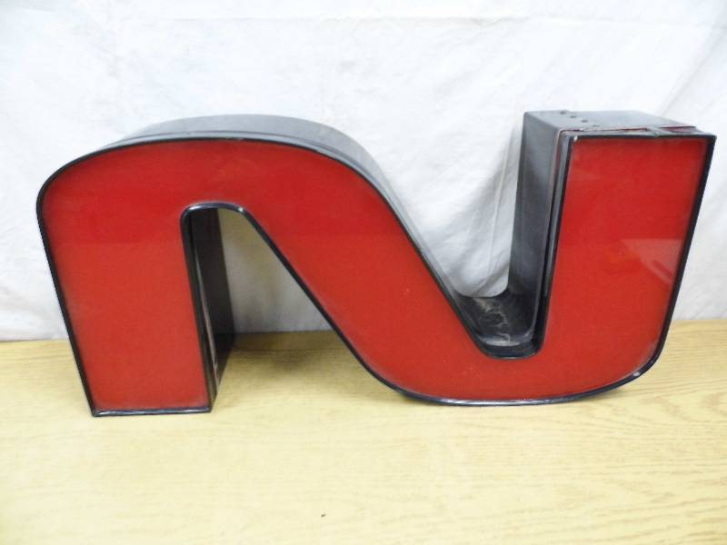 lot 74 image: LED Light Can - N
