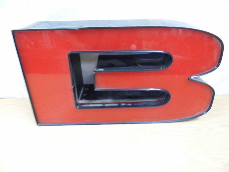 lot 83 image: LED Light Can - B