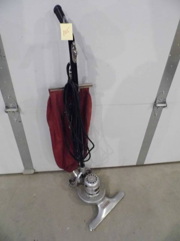 lot 105 image: Vintage Singer Vacuum