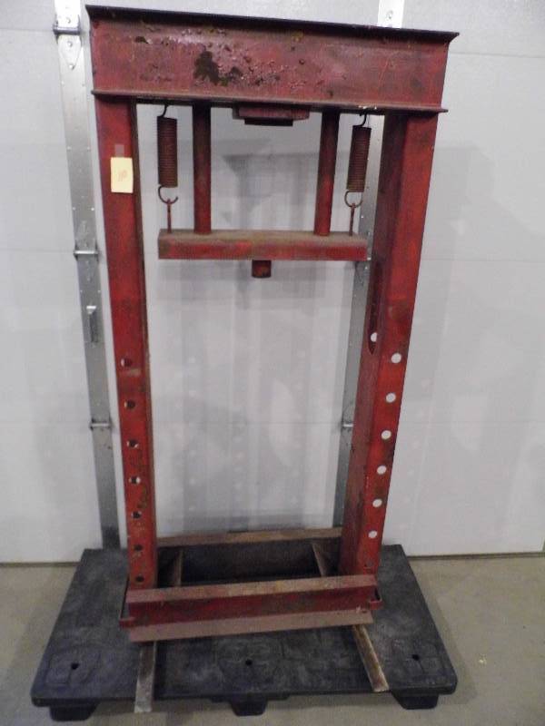 lot 110 image: Hydraulic Press