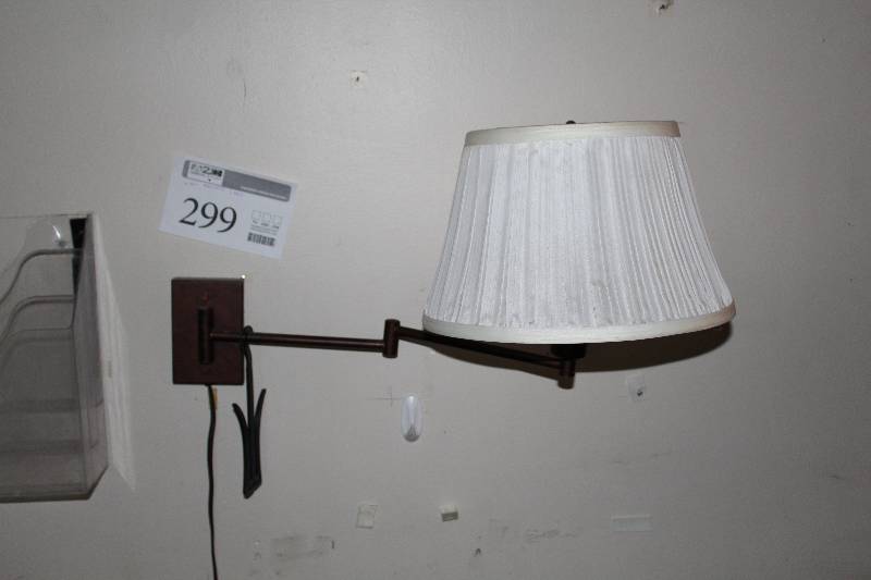Wall-Mount Reading Lamp