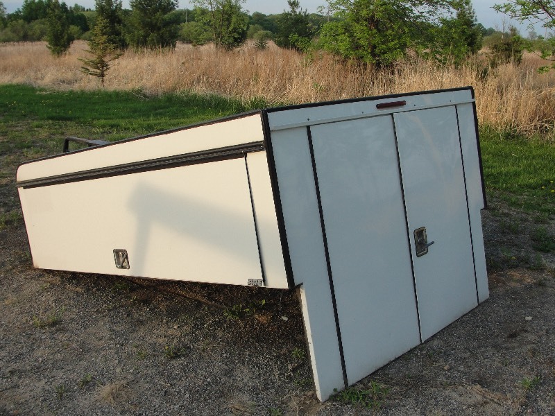 ALUMINUM  ENCLOSED 8 FT. TOPPER