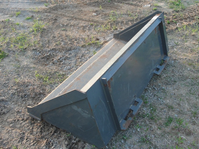 UNUSED 60 DIRT BUCKET