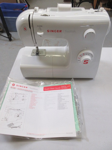 lot 504 image: SINGER TRADITION ELECTRIC SEWING MACHINE