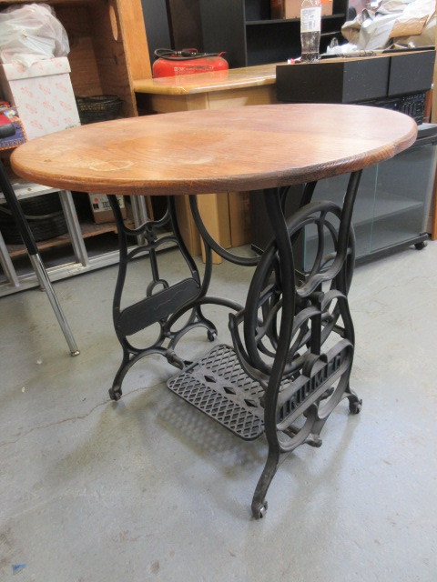 lot 506 image: TABLE WITH CAST IRON BASE
