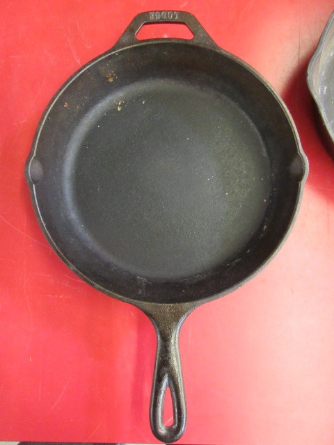 lot 510 image: CAST IRON SKILLETS